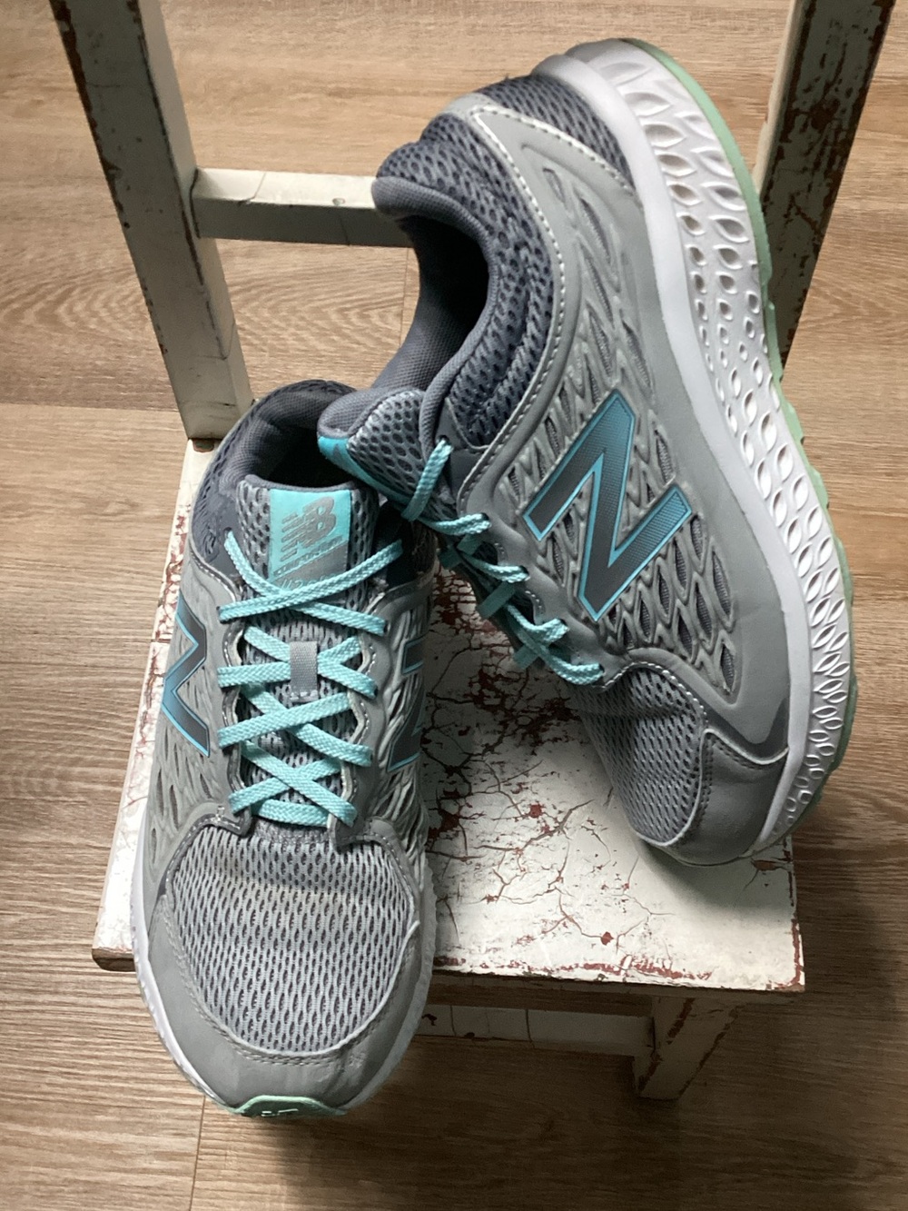 New Balance 420v3 Women's Gray with Teal Accent Running Sneakers Sz 8